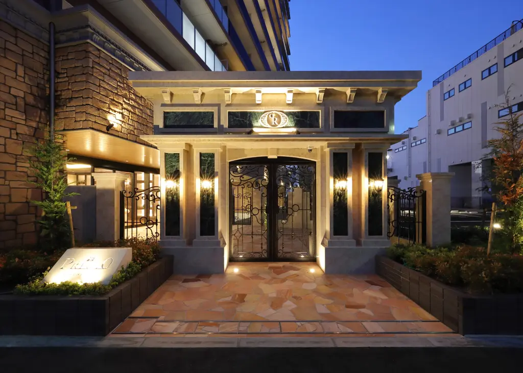 アプローチ（夕景）