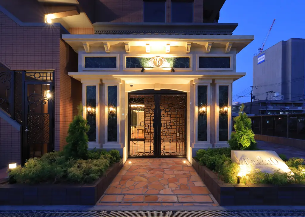 アプローチ（夕景）