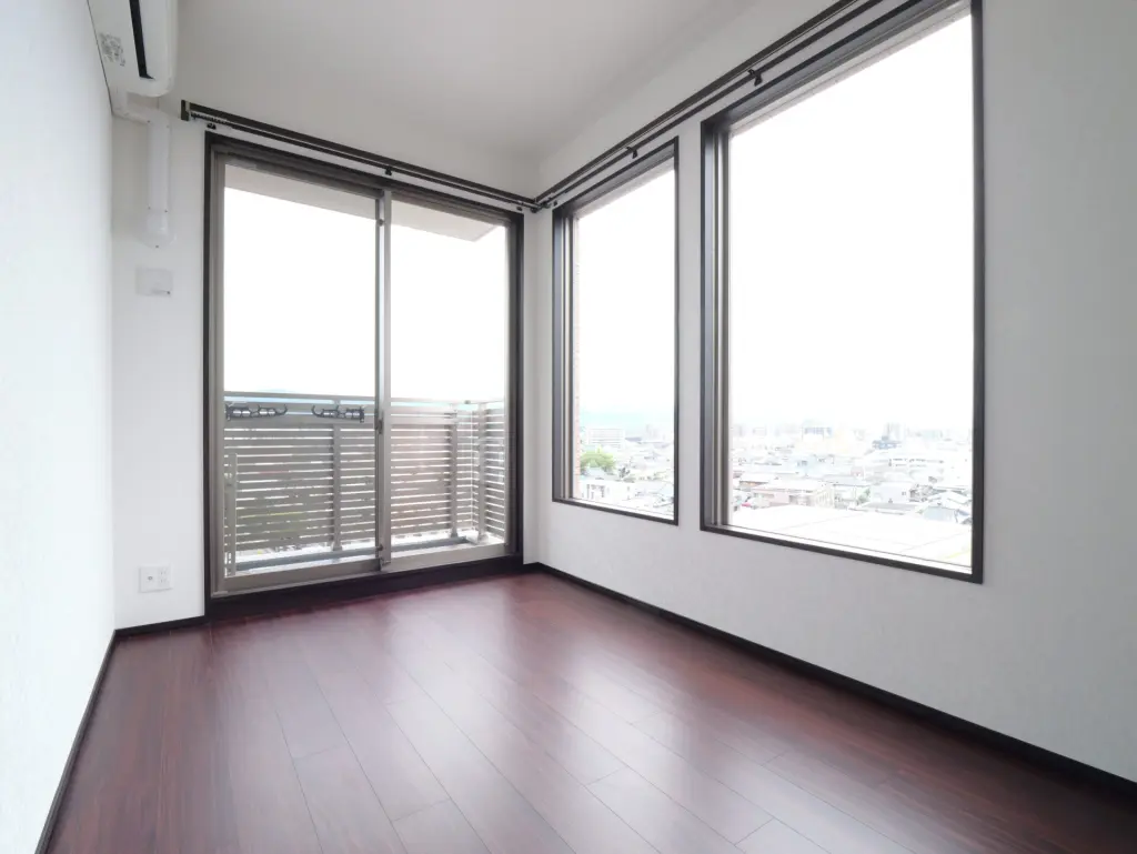 洋室（シックスタイル※階により変動）