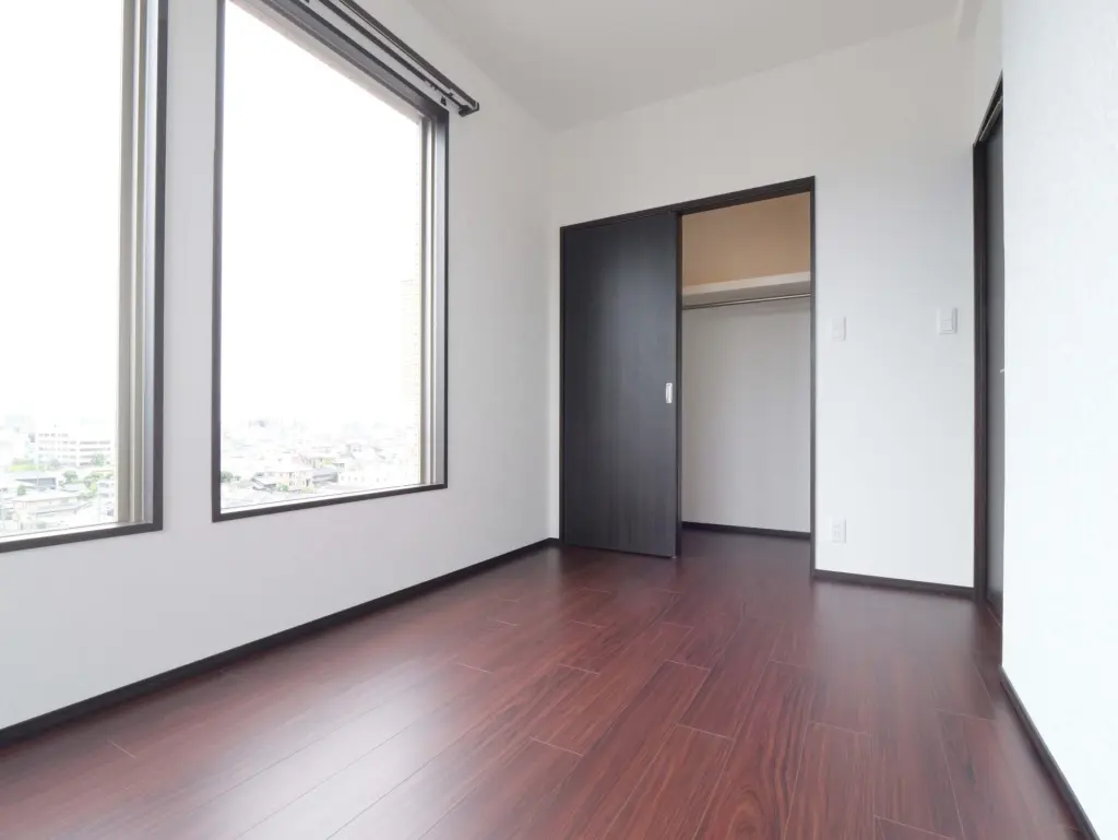 洋室（シックスタイル※階により変動）