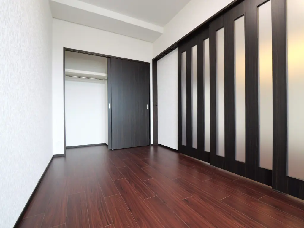 洋室（シックスタイル※階により変動）