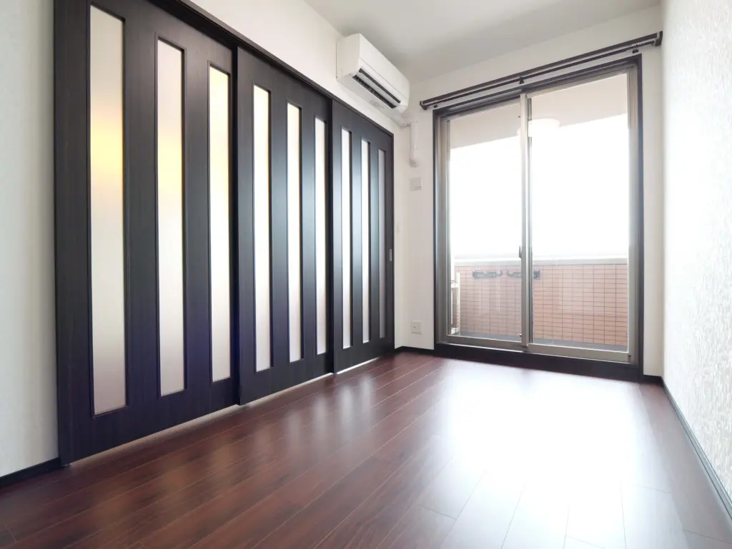 洋室（シックスタイル※階により変動）