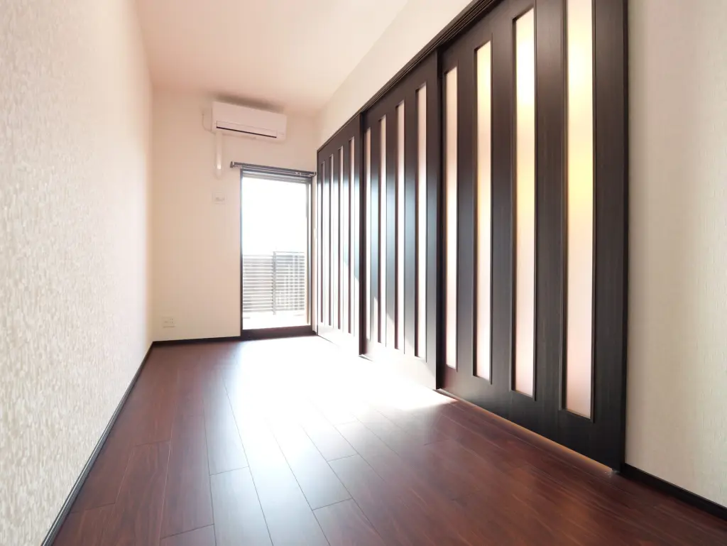 洋室（シックスタイル※階により変動）