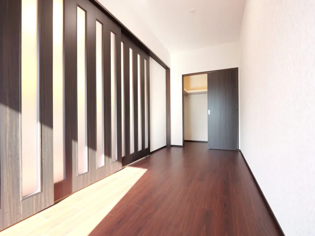 洋室（シックスタイル※階により変動）