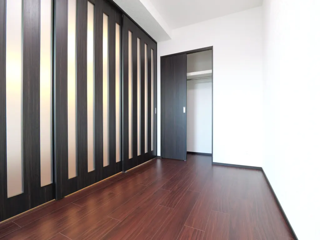 洋室（シックスタイル※階により変動）