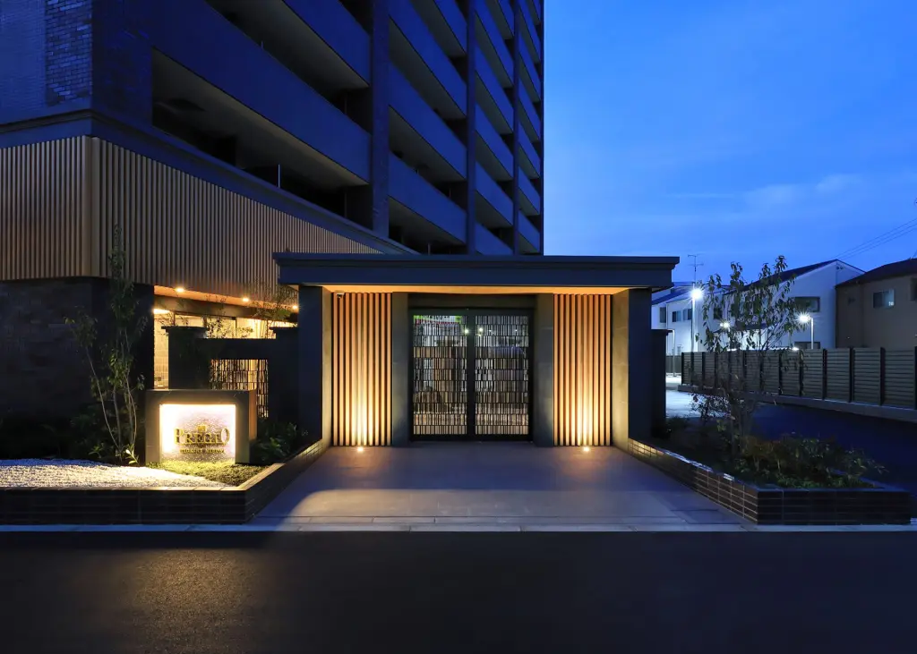 アプローチ（夕景）