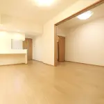 LDK・洋室（Brタイプ・グレージュスタイル※階により変動）